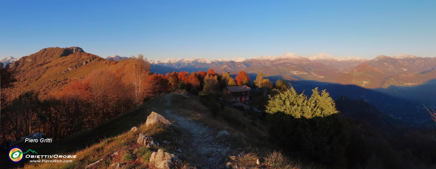 65 Dal Pizzo Cerro da sx Castel Regina, rif. 'I lupi', cime orobiche brembane.jpg